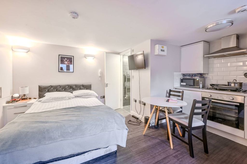Property photo 1 of 5