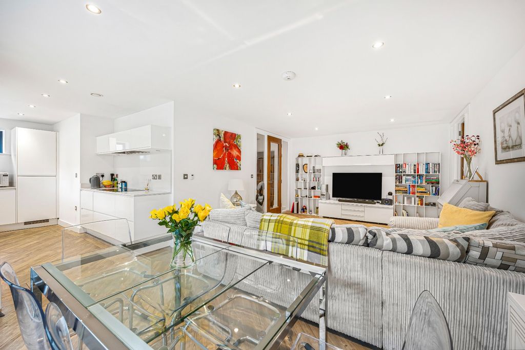 Property photo 3 of 19 Living/Dining Room