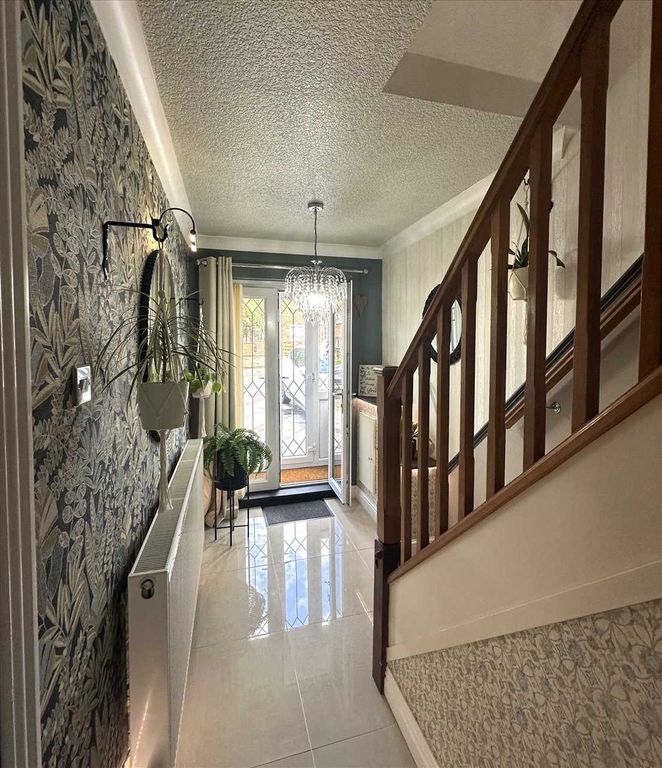 Property photo 2 of 18 Ground Floor