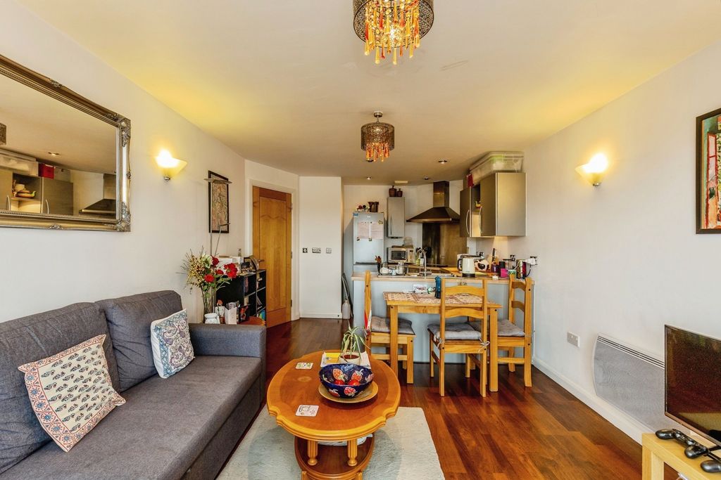 Property photo 1 of 8 Pbox-Img.Jpg