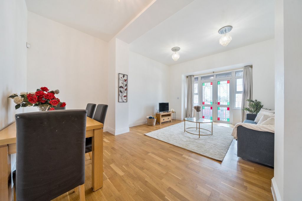 Property photo 3 of 23 Reception