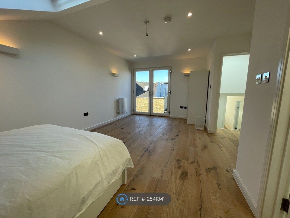 Property photo 3 of 11 Room 1