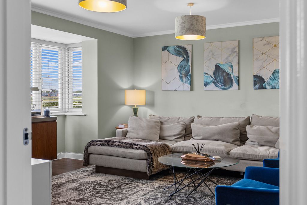 Property photo 3 of 50