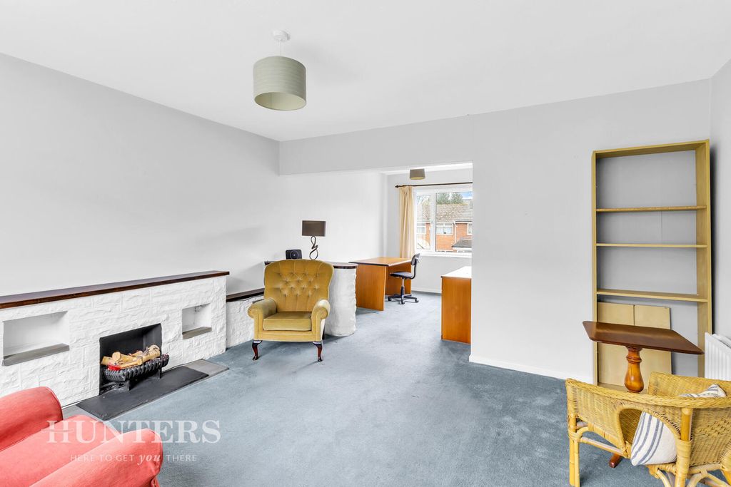 Property photo 3 of 17 Living Room