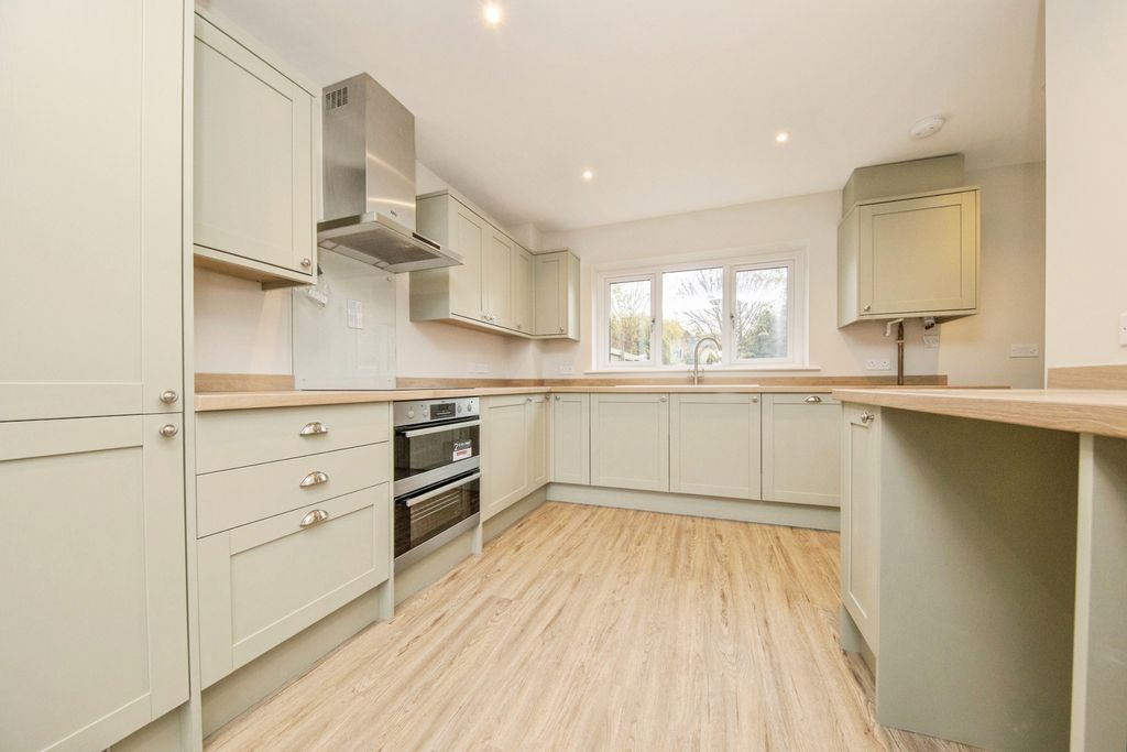 Property photo 2 of 17 Photo