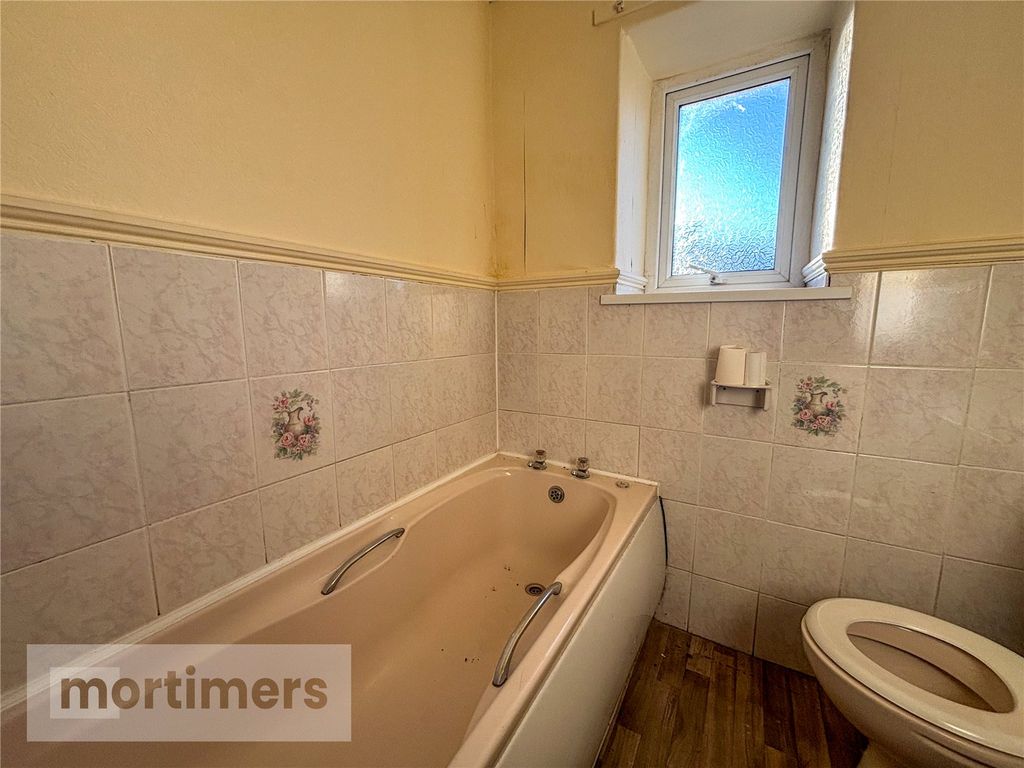 Property photo 3 of 15 Bathroom