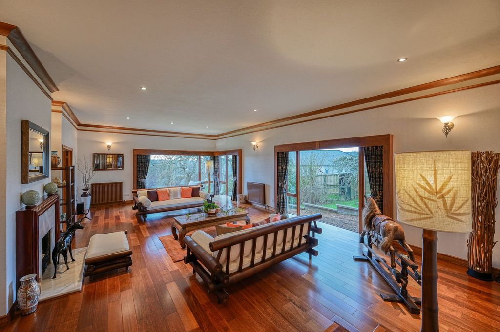 Property photo 3 of 38