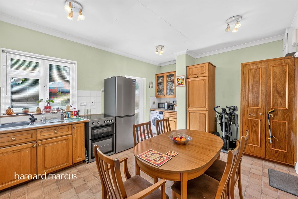 Property photo 3 of 20
