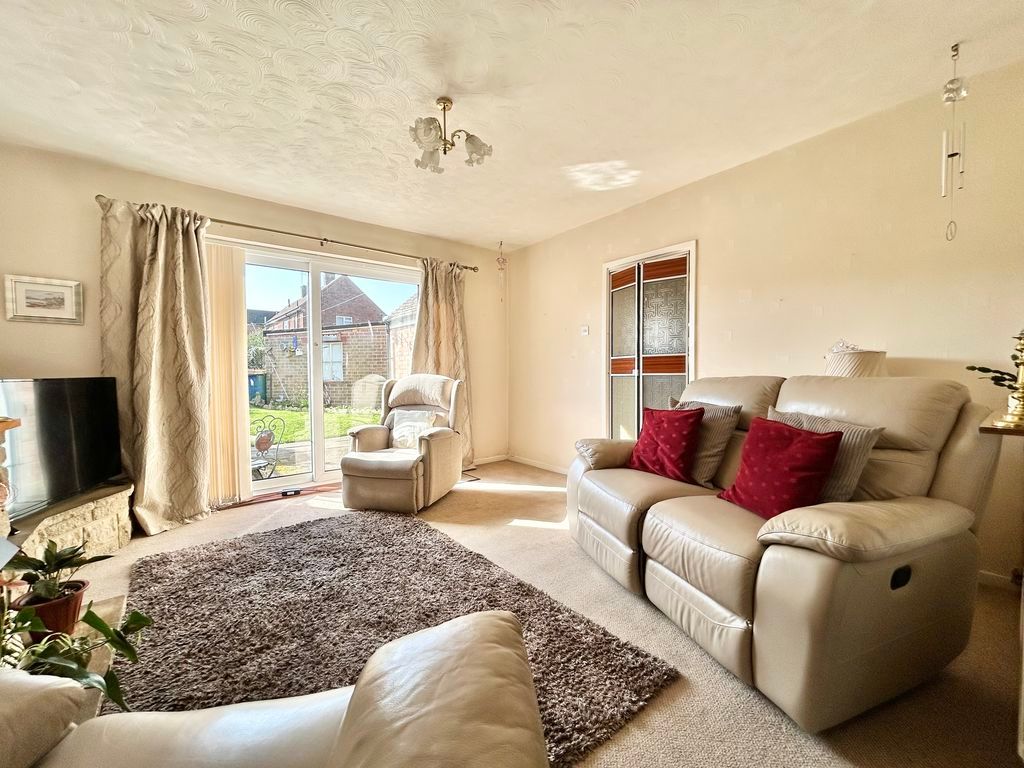 Property photo 2 of 18 Lounge