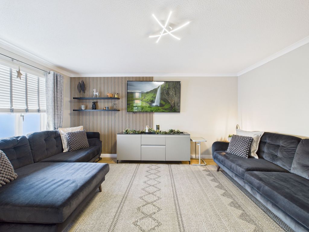 Property photo 2 of 28