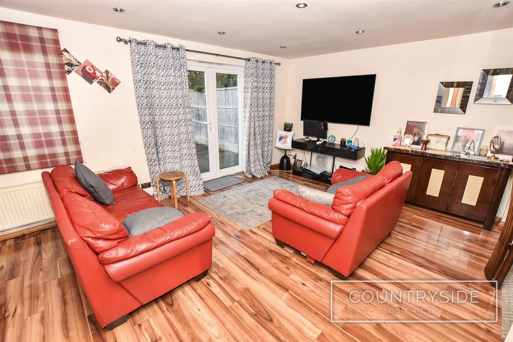 Property photo 2 of 18 Lounge / Diner