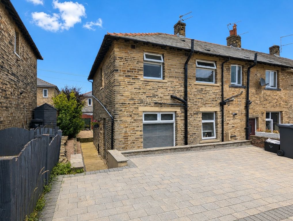 Property photo 3 of 20 7 Hill Cresc Ewemove Brighouse (4)