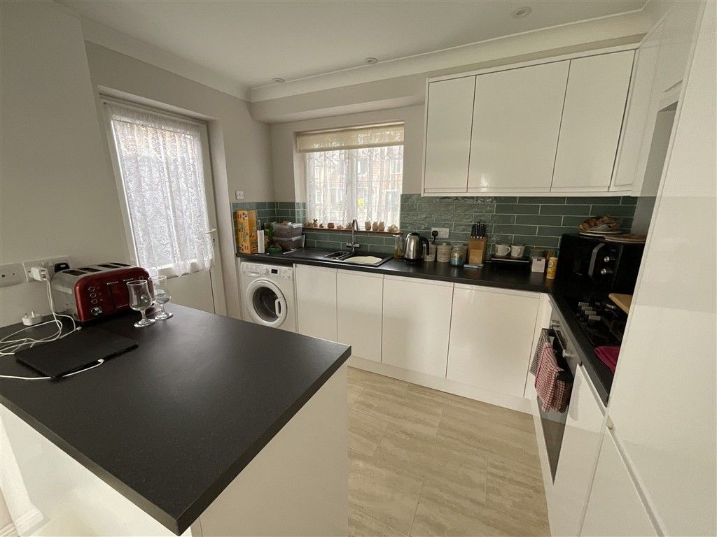 Property photo 3 of 6 Kitchen