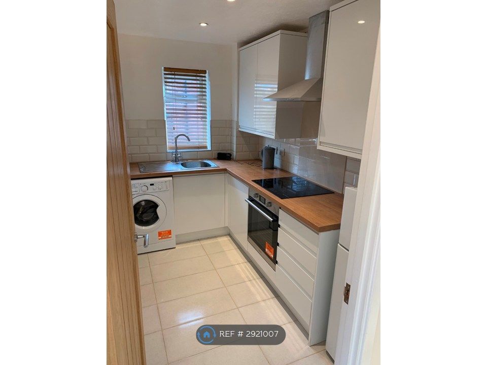 Property photo 1 of 11 Kitchen