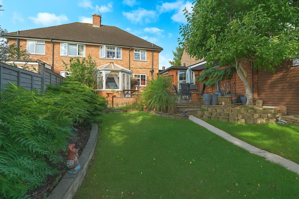 Property photo 2 of 19 Garden Shot.Png