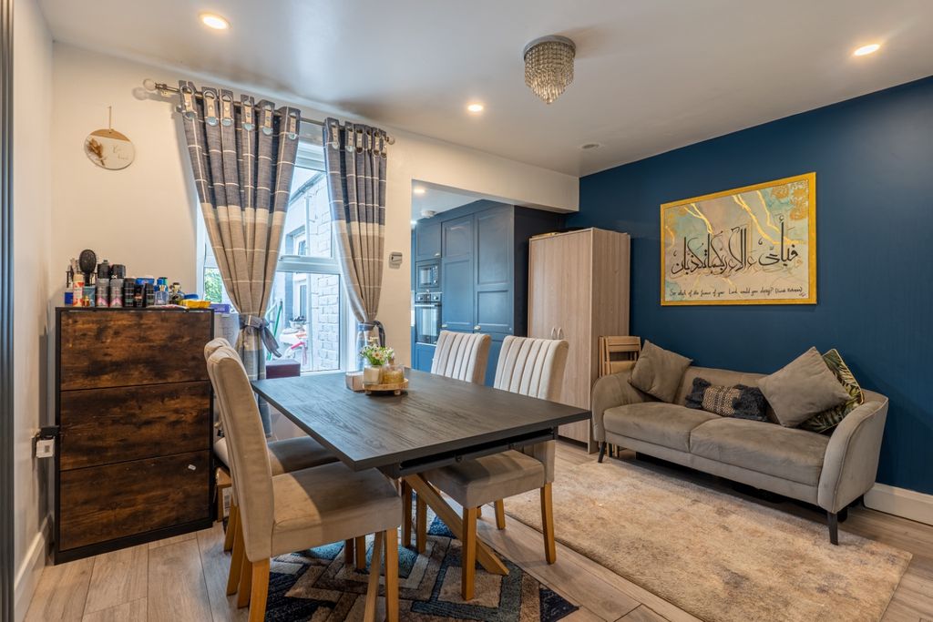 Property photo 2 of 14 5398863