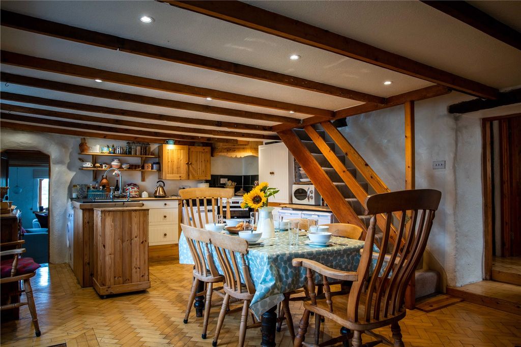 Property photo 2 of 23 Picture No. 11