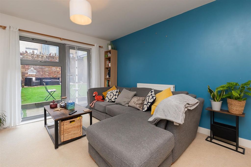 Property photo 3 of 23 29-Tallavera-Close-Bs2-0Ed-17.Jpg