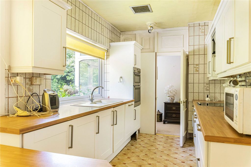 Property photo 2 of 32 Picture No. 16