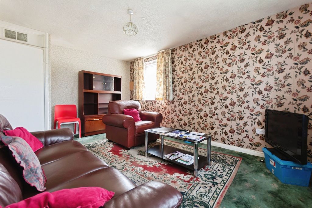 Property photo 3 of 17 Photo