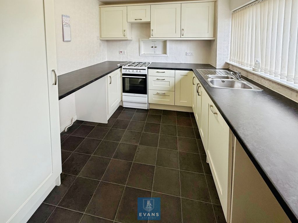 Property photo 2 of 16 Kitchen