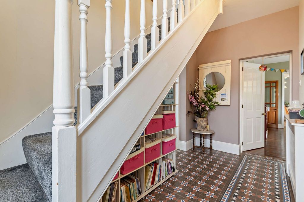 Property photo 2 of 38