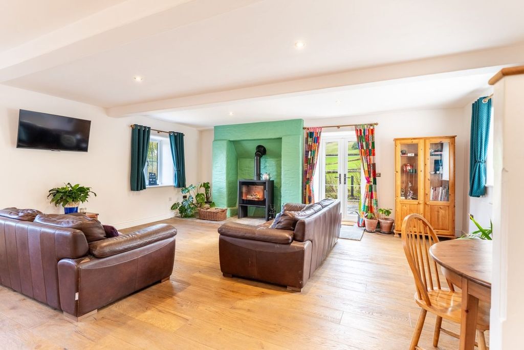 Property photo 2 of 23