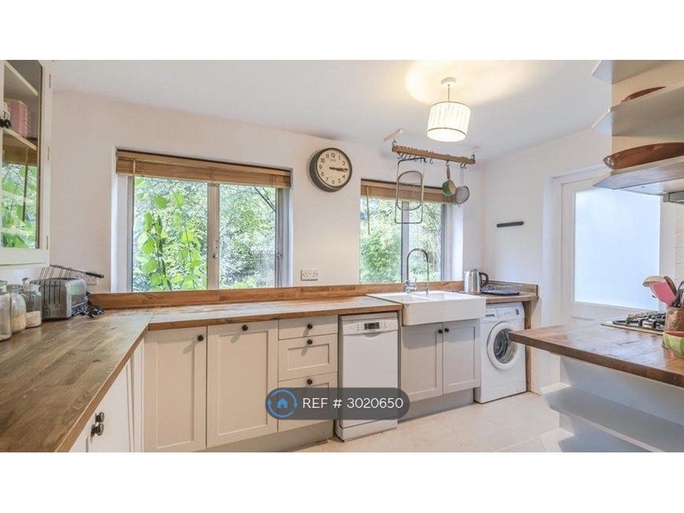 Property photo 3 of 17 Kitchen 1