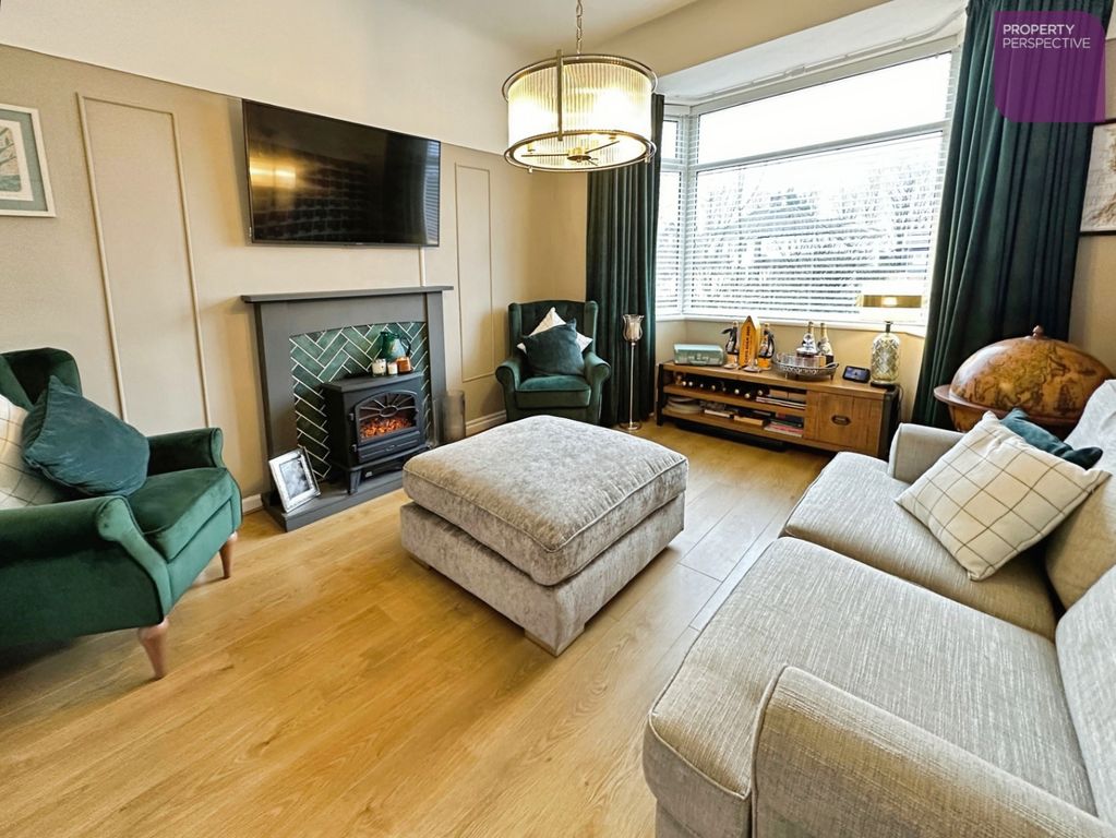 Property photo 3 of 18 Lounge