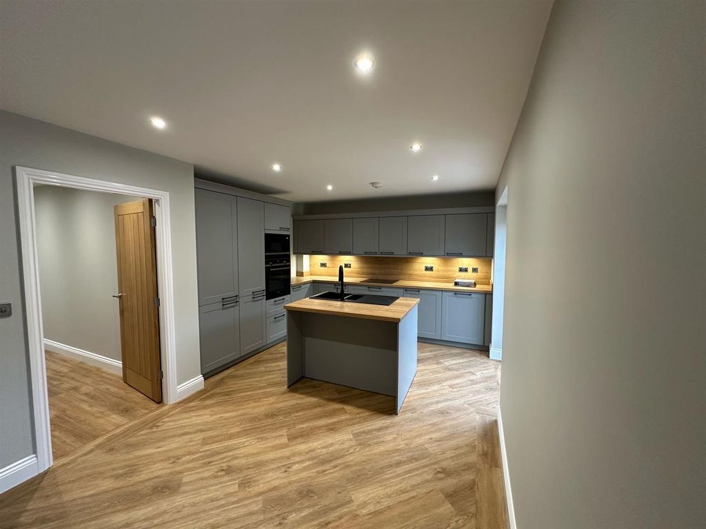 Property photo 1 of 18 Kitchen Diner