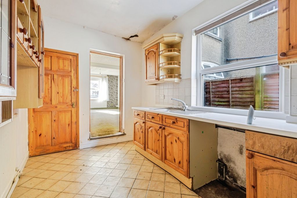 Property photo 3 of 16 Kitchen