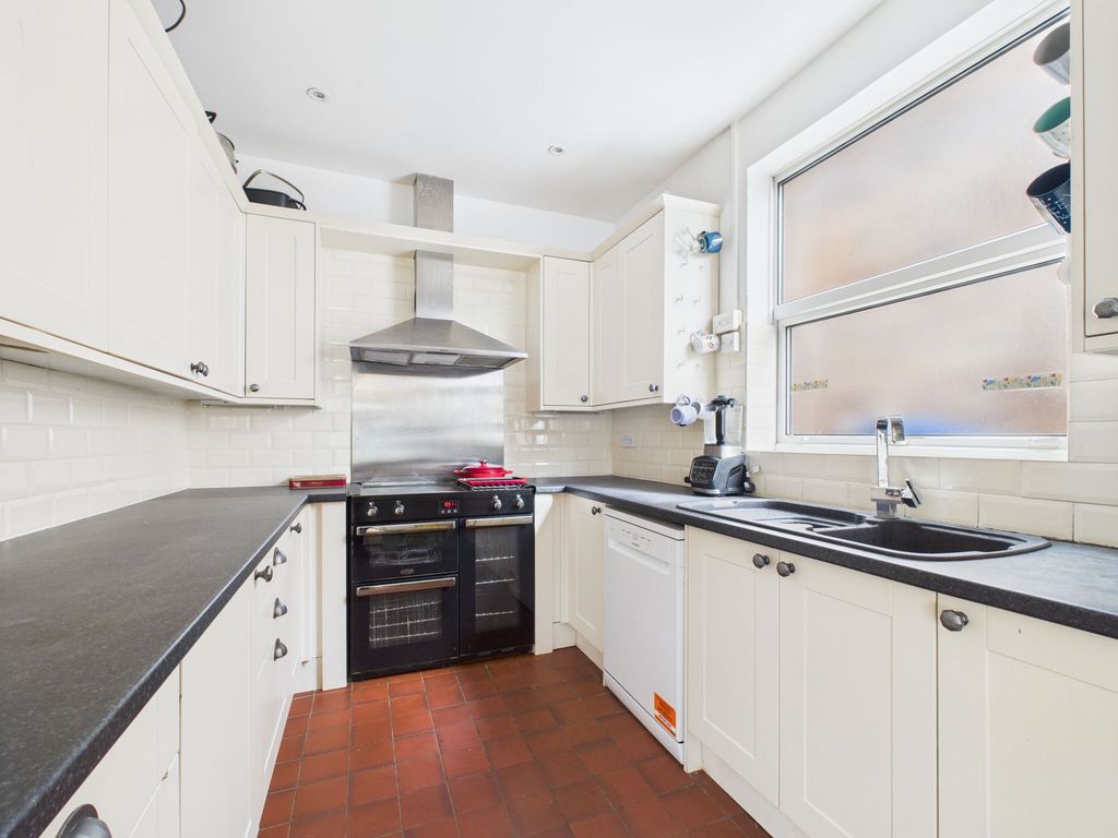 Property photo 2 of 19 Kitchen