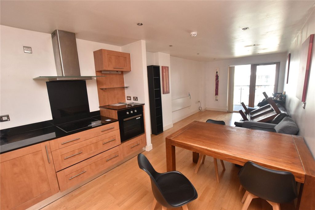 Property photo 2 of 12 Picture No. 11