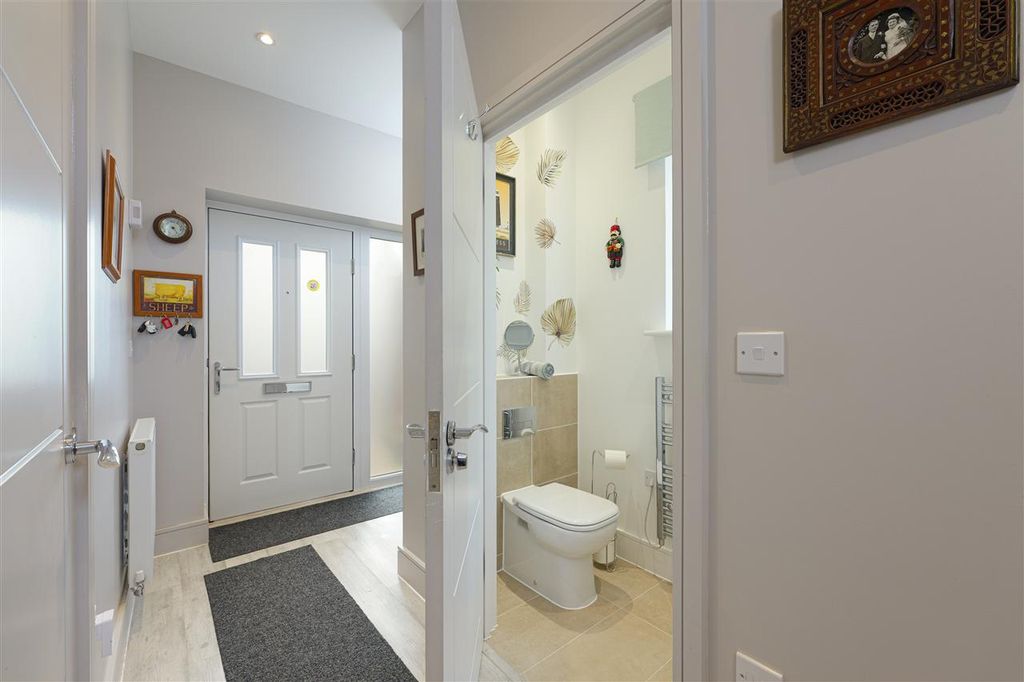 Property photo 3 of 33