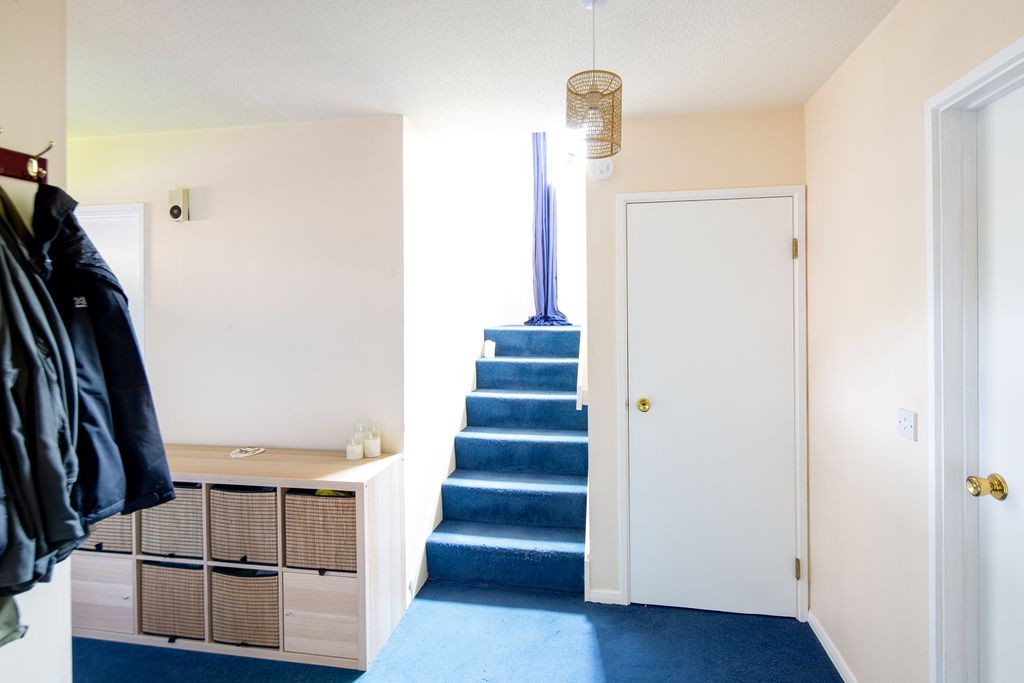 Property photo 3 of 28 Entrance Hall