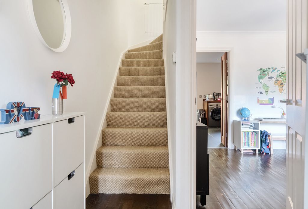 Property photo 3 of 18 1312170-2-686E9A4...
