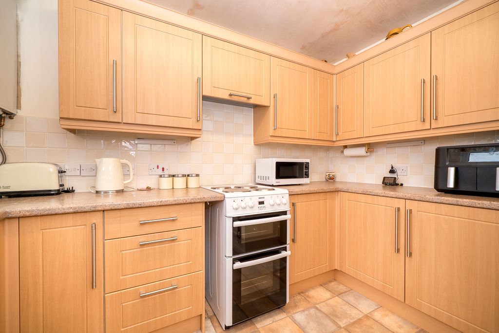 Property photo 3 of 13