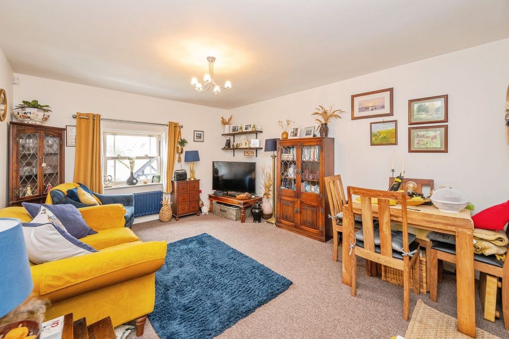 Property photo 2 of 20