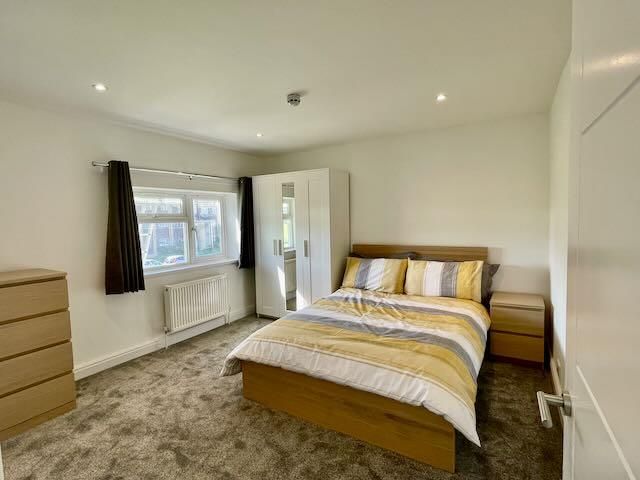 Property photo 1 of 6 Room2