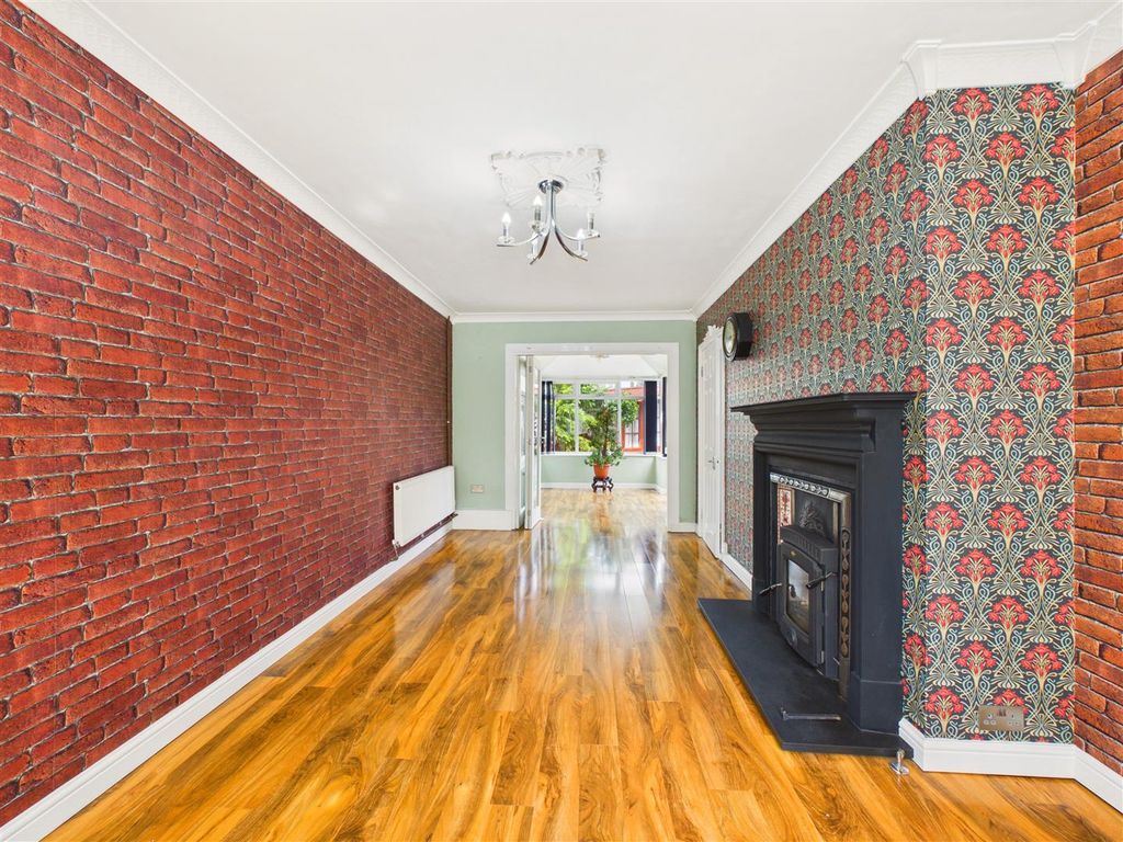Property photo 3 of 13 Cam05193G0-Pr0172-Still006.Jpg