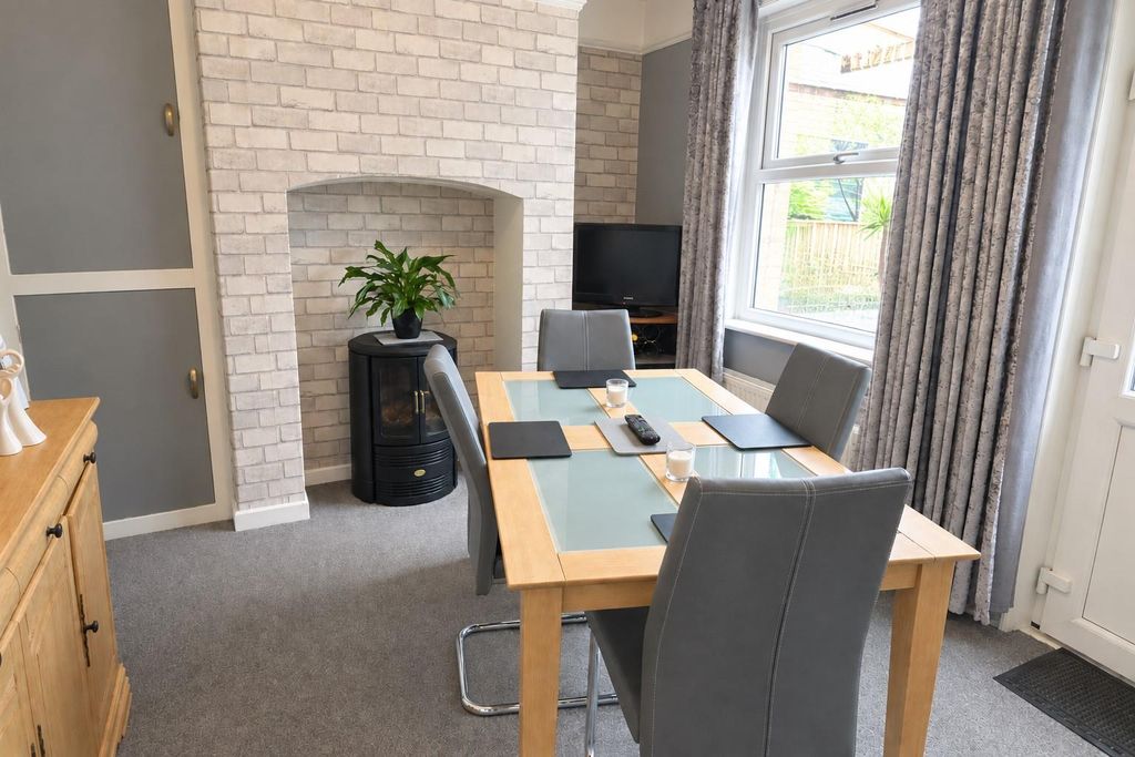 Property photo 3 of 11 Dining Room.Jpg