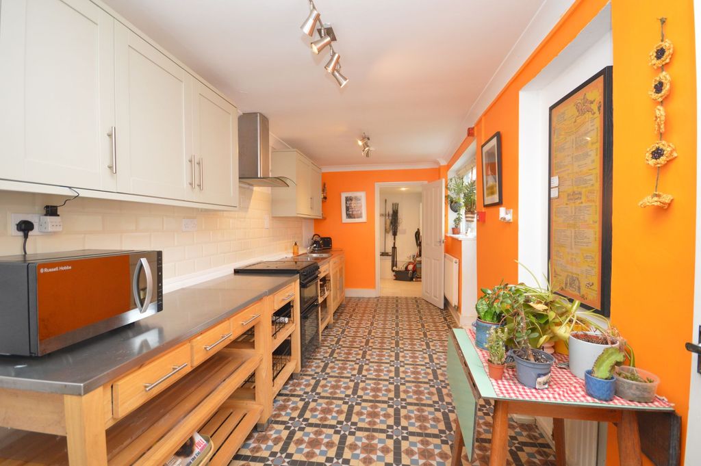 Property photo 3 of 19