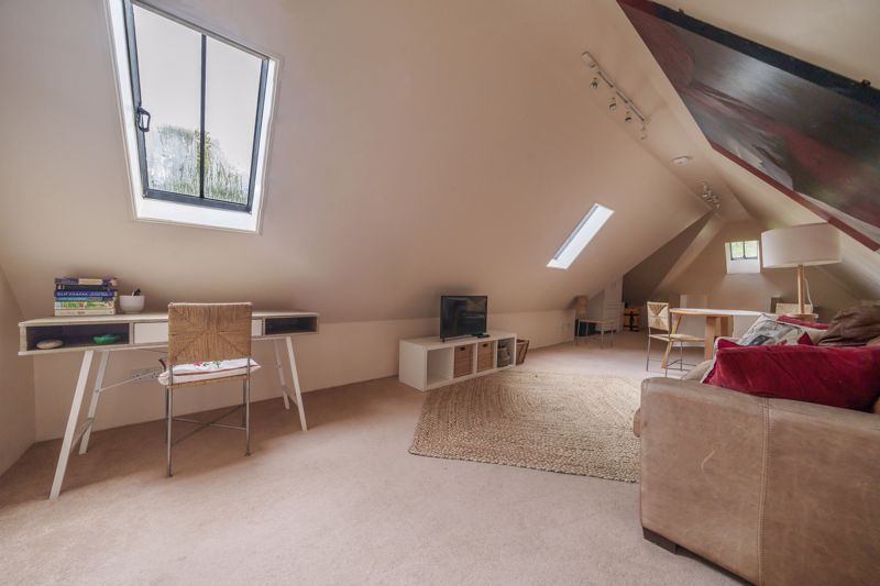 Property photo 2 of 17 Photo 16