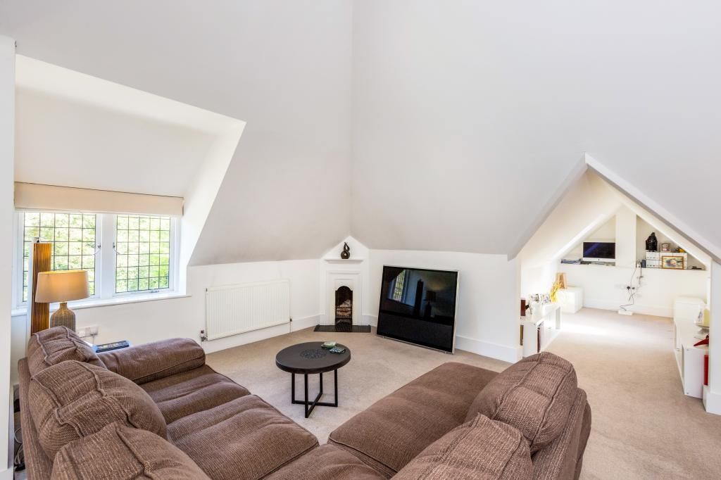 Property photo 2 of 11 London Road