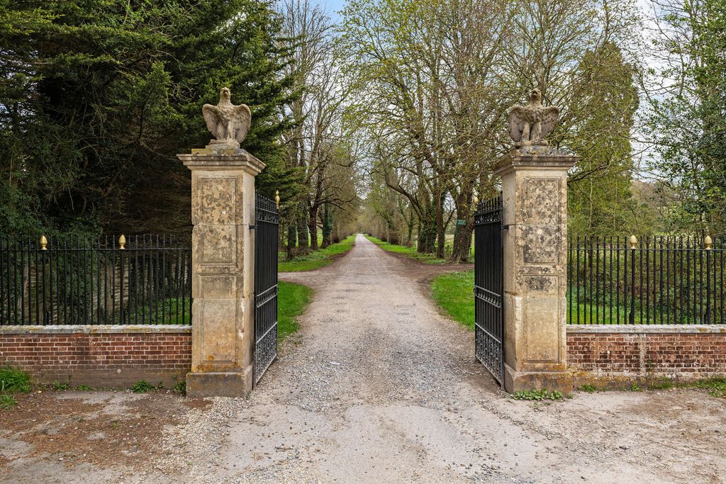 Property photo 2 of 22