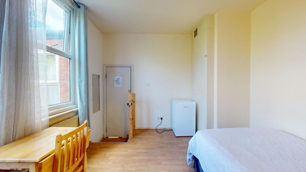 Property photo 2 of 7 Bedroom