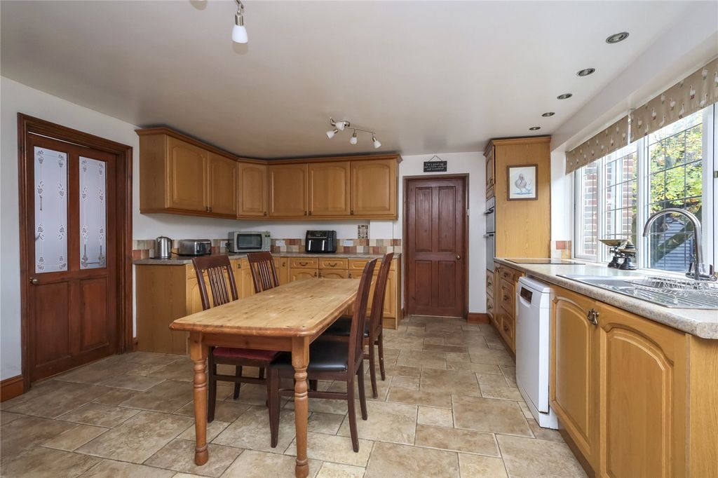 Property photo 3 of 22 Picture No. 37