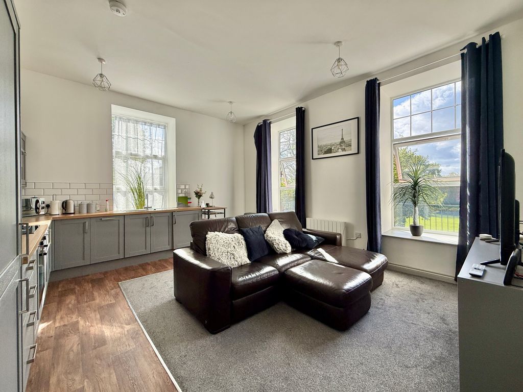 Property photo 3 of 13 Living Kitchen