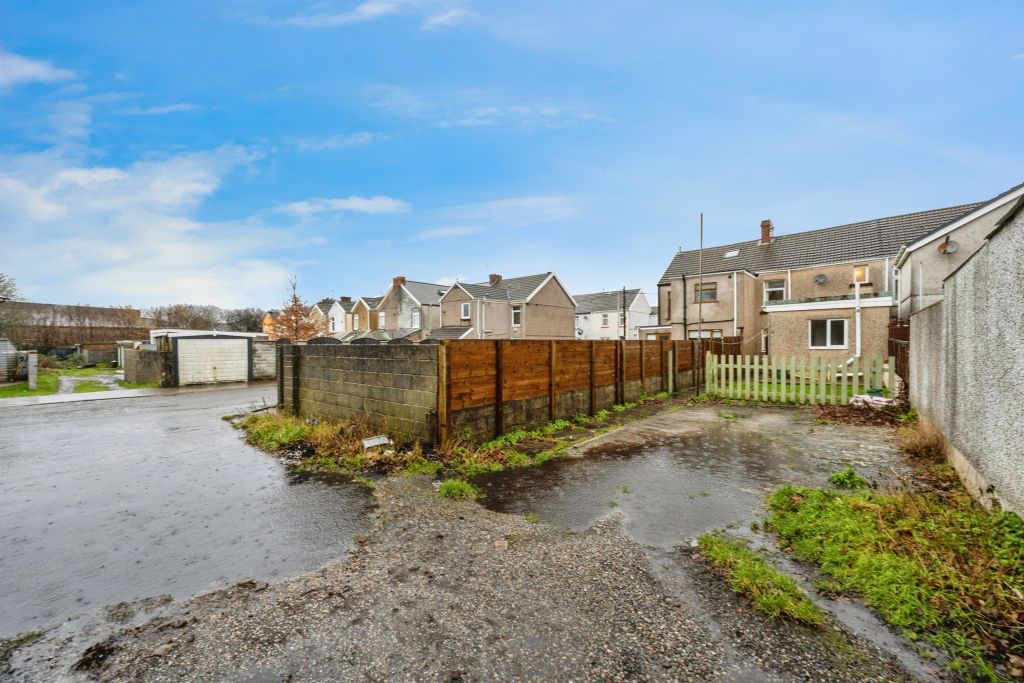 Property photo 3 of 18