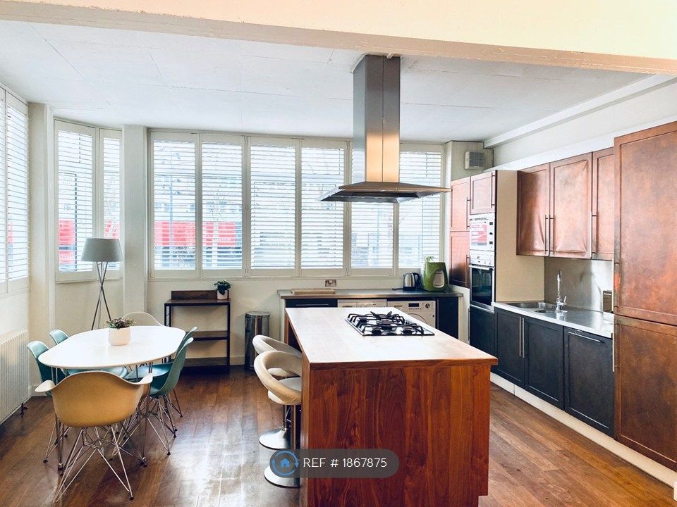 Property photo 3 of 12 Kitchen